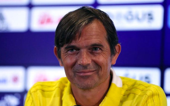 Fenerbahçe'den eski teknik direktörü Cocu'ya prim