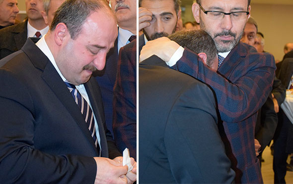Sanayi ve Teknoloji Bakanı Mustafa Varank kürsüde gözyaşlarına boğuldu!