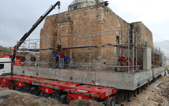 14. yüzyıldan kalma tarihi Eyyubi Camii'nin taşınmasında sona gelindi