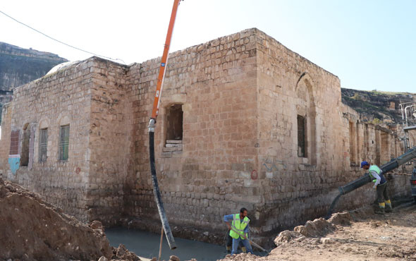 14. yüzyıldan kalma tarihi Eyyubi Camii'nin taşınmasında sona gelindi