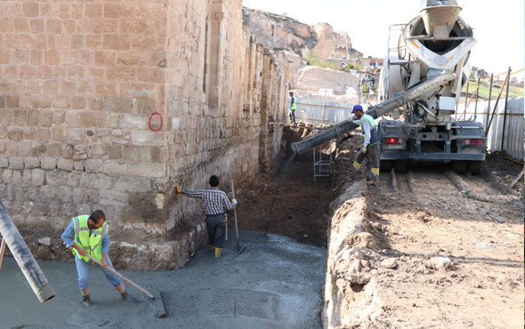 14. yüzyıldan kalma tarihi Eyyubi Camii'nin taşınmasında sona gelindi