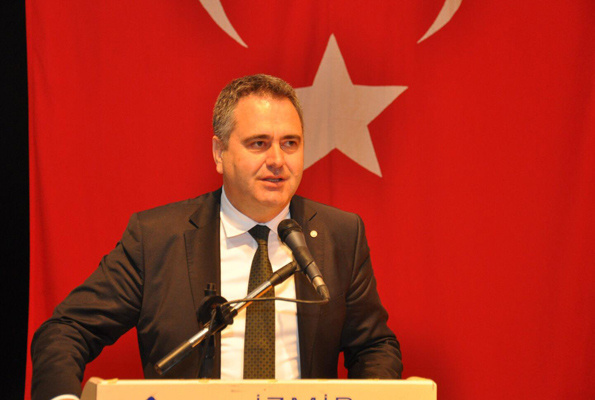 İzmir eski baro başkanı Özcan 'Halk genç başkan istiyor'