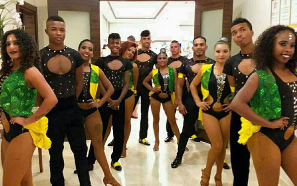 Kolombiyalı dansçılar Atatürk Havalimanı'nda mahsur kaldı 12 gündür...