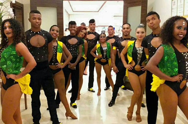 Kolombiyalı dansçılar Atatürk Havalimanı'nda mahsur kaldı 12 gündür...