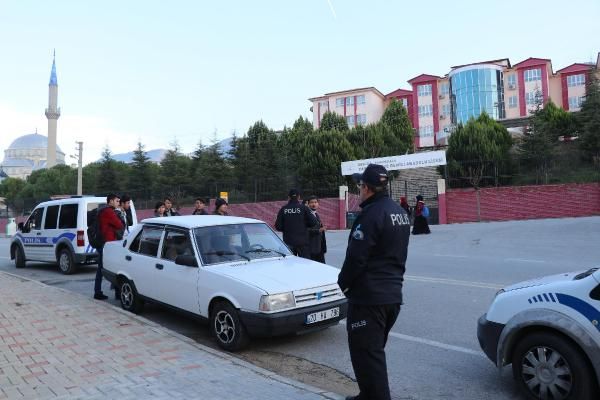 Lisede dehşet: 'Yan bakma' kavgası kanlı bitti!