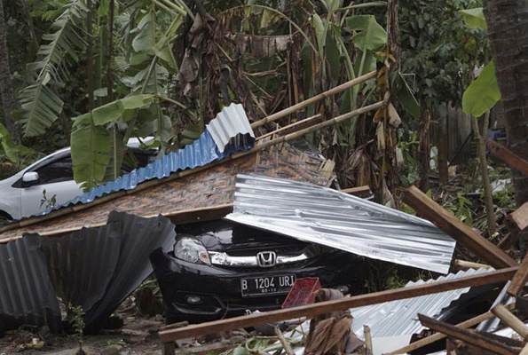 Tsunami yine can aldı Endonezya’da 222 kişi hayatını kaybetti