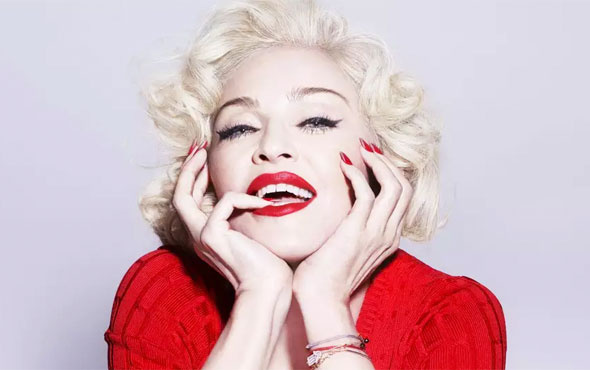 Madonna Instagram'dan çıplak fotoğrafını paylaşıp 'gurur duyuyorum' dedi...