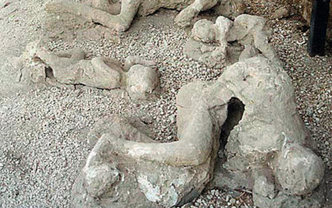 Pompeii’deki ahırda atlar bulundu