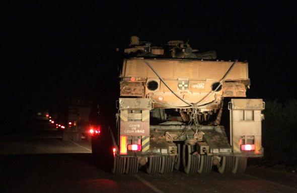Kilis’ten Suriye sınırına  tank sevkiyatı yapıldı