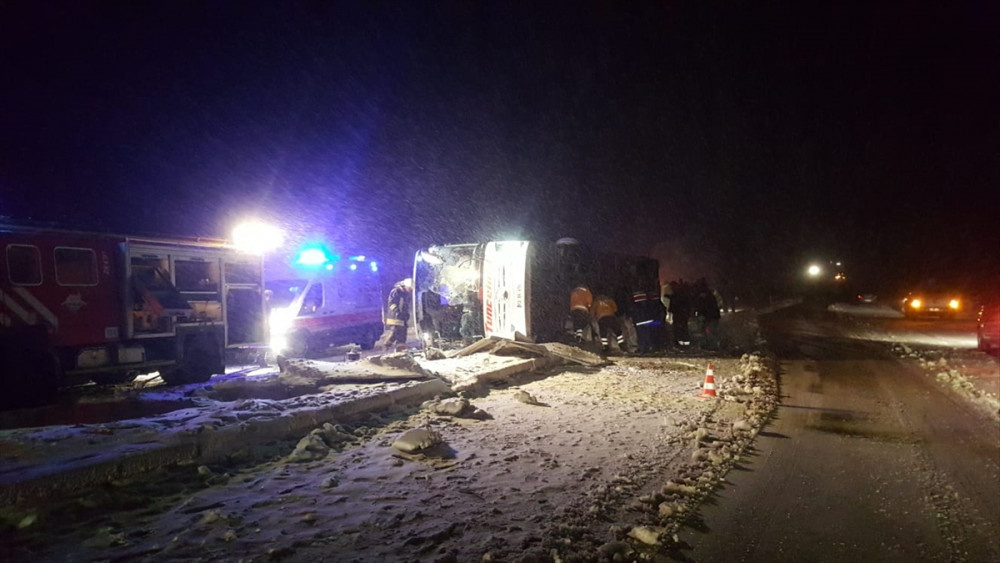 Kırşehir'de yolcu otobüsü devrildi 3 kişi hayatını kaybetti