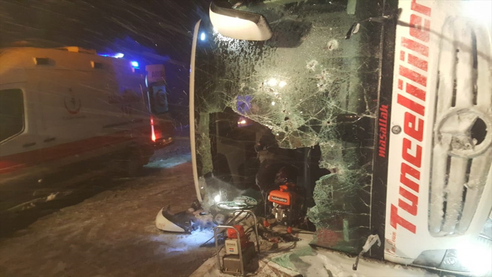 Kırşehir'de yolcu otobüsü devrildi 3 kişi hayatını kaybetti