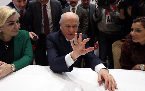 Devlet Bahçeli parmağındaki yüzükle dikkat çekti 