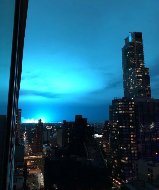 New Yorkluları korkutan mavi ışığın nedeni ortaya çıktı