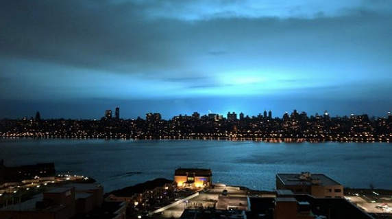 New Yorkluları korkutan mavi ışığın nedeni ortaya çıktı
