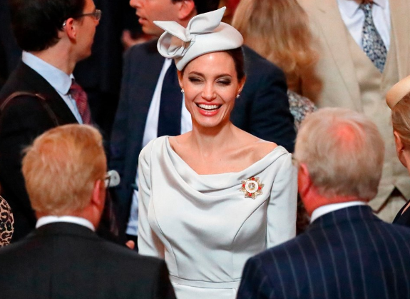 Angelina Jolie siyasete göz kırptı