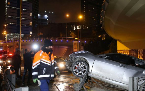 Polis kontrolünden kaçan otomobil viyadükten uçtu: 3 yaralı