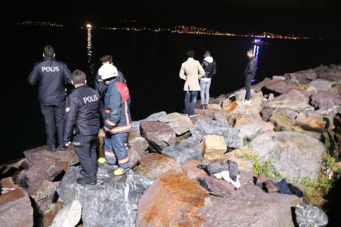 İstanbul'da gece yarısı iddia için denize girdi sonrası facia