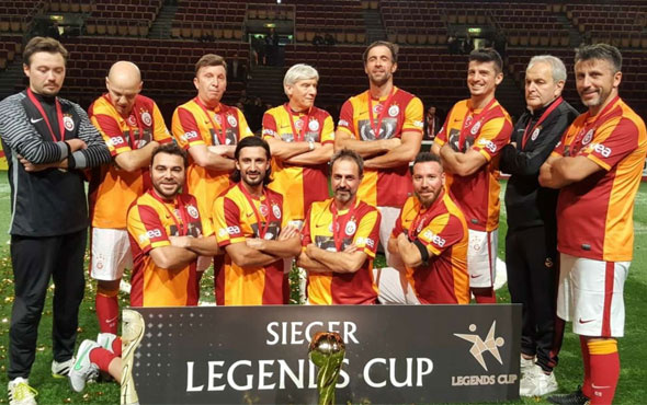 Galatasaray veteran takımı 'Efsaneler Kupası'nı kazandı
