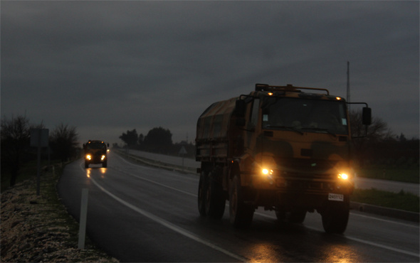Obüs taşıyan konvoy Suriye sınırında!