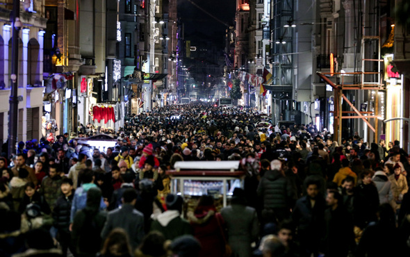 Taksim'de yılbaşı hareketliliği başladı