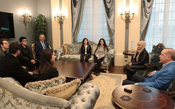 Erdoğan, o öğrencileri konutunda ağırladı