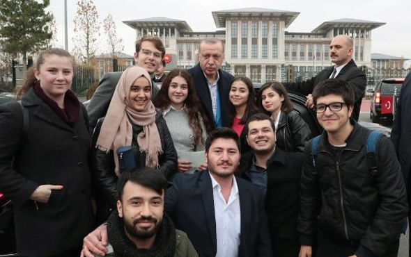 Erdoğan öğrencileri çaya davet etti