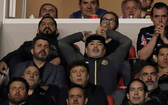 Maradona maçta alkol aldı taraftarı yumrukladı