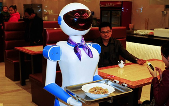 Dünya'da bir ilk! Garsonların hepsi robot!