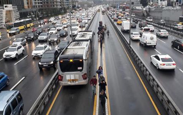 Metrobüs yine arızalandı! İstanbulluların çilesi bitmiyor