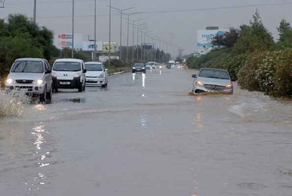 Kuzey Kıbrıs'ta sel felaketi 4 can aldı