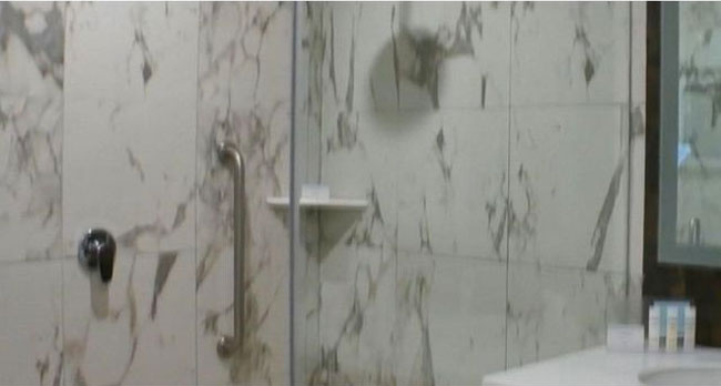 Hilton oteli duşundaki görüntüleri internete düştü 100 milyon dolar istiyor