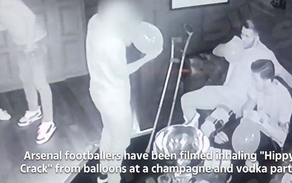 Arsenal'da Mesut Özil ve futbolcular uyuşturucu içerken görüntülendi