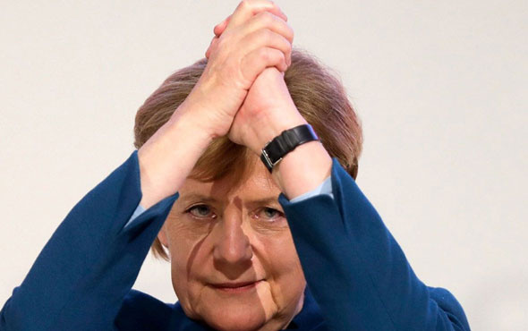 Angela Merkel veda etti! İlk kadın başbakan 18 yıl sonra koltuğu bıraktı