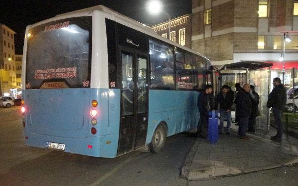 Freni boşalan otobüs durağa daldı: Yaralılar var!