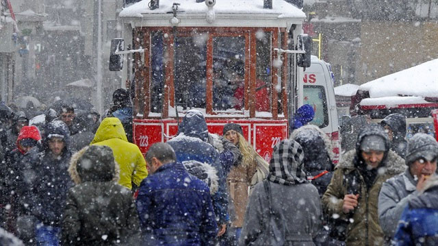 İşte İstanbul'a ilk karın yağacağı tarih meteoroloji saat verip uyardı