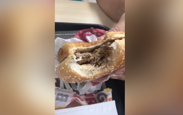 Ünlü Fast Food zincirinin hamburgerinden çıkan şoke etti