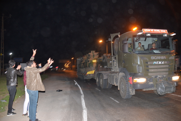 Afrin'e büyük askeri sevkıyat
