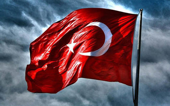 Yine yaptılar: Türk bayrağına çirkin saldırı!