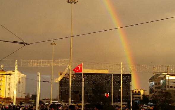 Muhteşem görüntüler: İstanbul'da gökkuşağı sürprizi!
