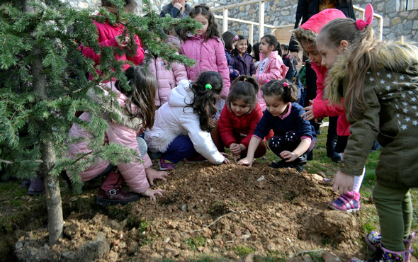  Minik ellerden Afrin şehidi için fidan