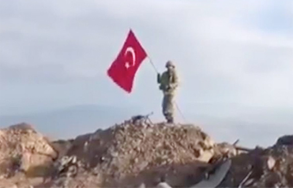 Afrin'deki son durum! Türk bayrağını böyle diktiler