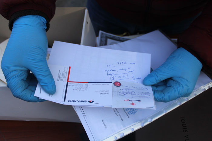 FETÖ finansörünün belgeleri ABD'ye giden konteynerden çıktı