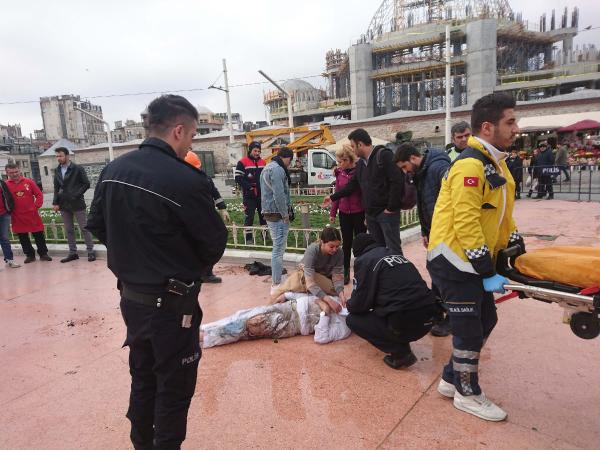 Taksim Meydanı'nda kendini yaktı