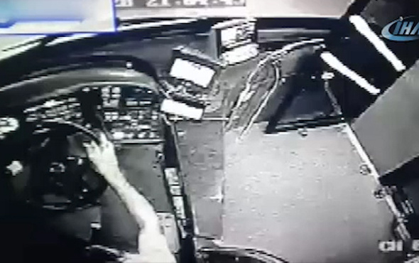  Kahraman şoför, yolcunun çantasını hırsızlardan kurtardı