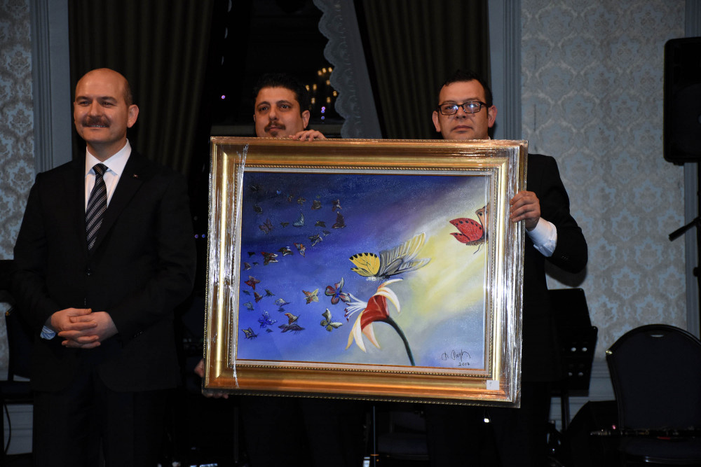 Süleyman Soylu'nun yaptığı resim 500 bin liraya satıldı