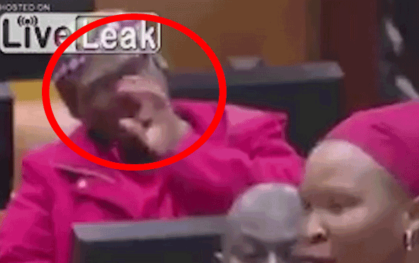  Parlamentoda burnunu karıştıran kadın yok artık dedirtti...