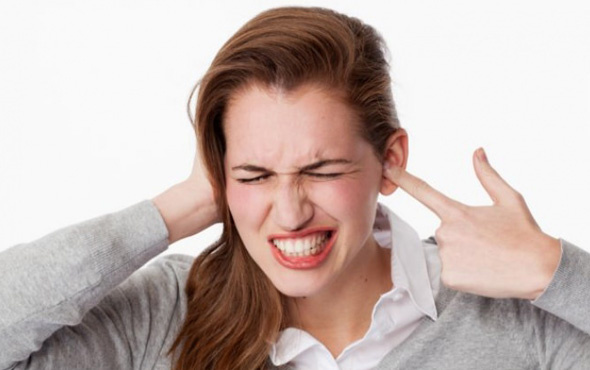 Bu belirtileri yaşıyorsanız dikkat! Kulak  ağrılarının 8 önemli nedeni