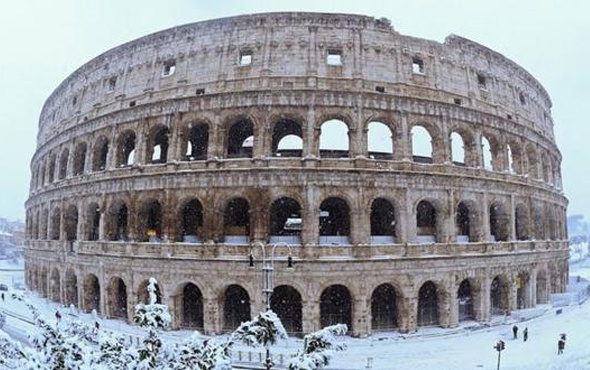 Roma'da 6 yıl sonra kar yağdı! Ordu göreve çağrıldı