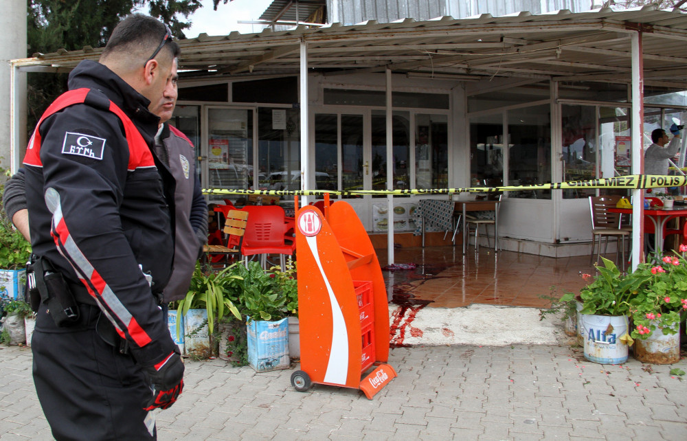 Fethiye'de baba vahşeti: Gelinini öldürdü, oğlunu yaraladı!