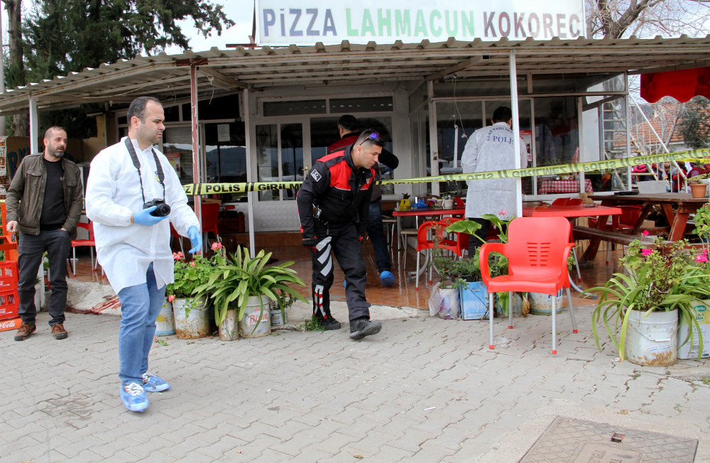 Fethiye'de baba vahşeti: Gelinini öldürdü, oğlunu yaraladı!